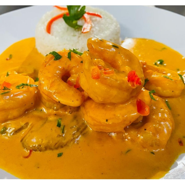 Corvina En Salsa De Camarones.