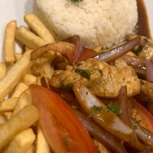 Pollo Saltado.